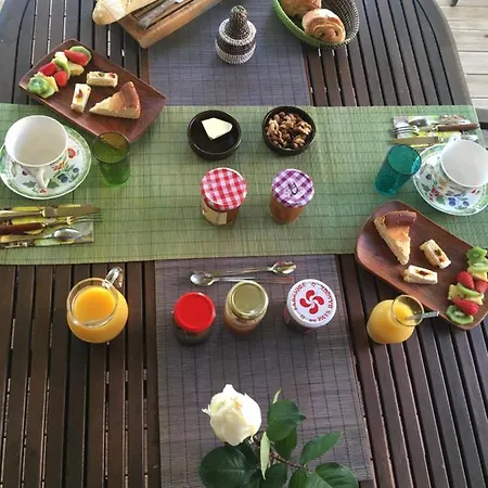 La Du Voyageur Bed & Breakfast 4*