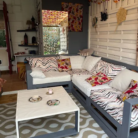 La Du Voyageur Bed & Breakfast